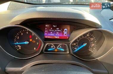 Внедорожник / Кроссовер Ford Escape 2016 в 