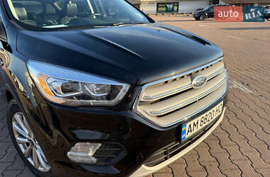Внедорожник / Кроссовер Ford Escape 2018 в 