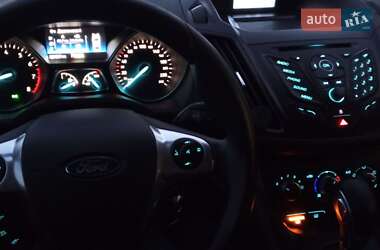 Позашляховик / Кросовер Ford Escape 2014 в 