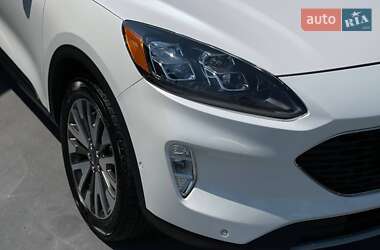 Позашляховик / Кросовер Ford Escape 2020 в 