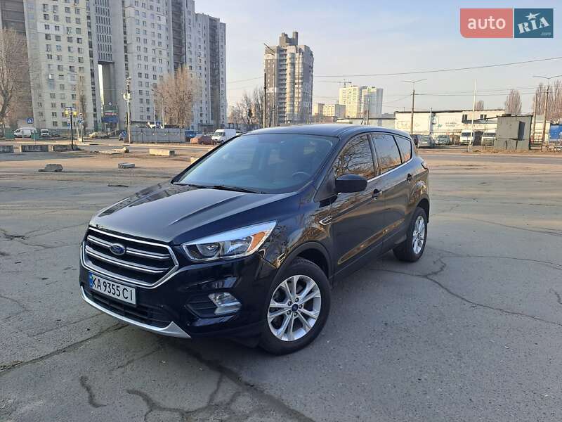 Внедорожник / Кроссовер Ford Escape 2016 в 