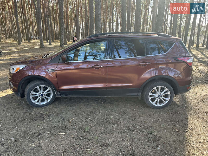 Внедорожник / Кроссовер Ford Escape 2018 в Сумах