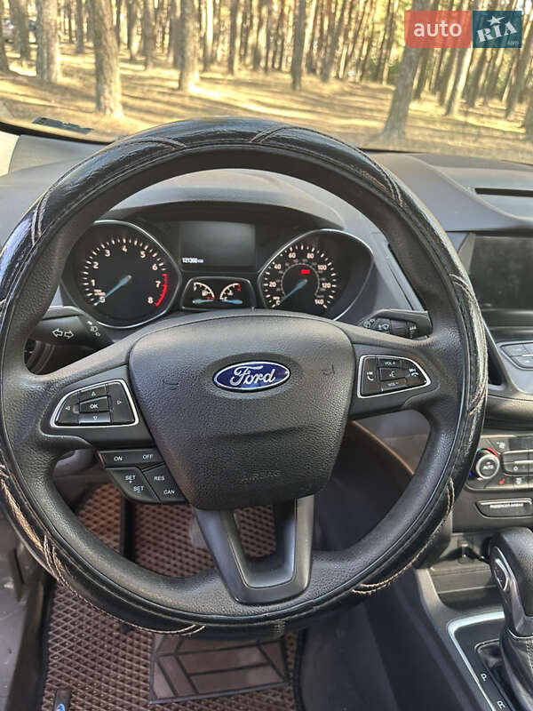 Внедорожник / Кроссовер Ford Escape 2018 в Сумах