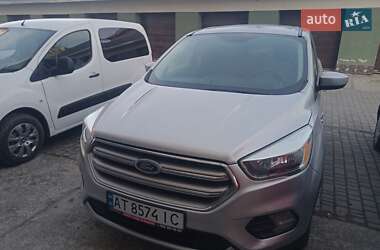 Внедорожник / Кроссовер Ford Escape 2017 в Ивано-Франковске