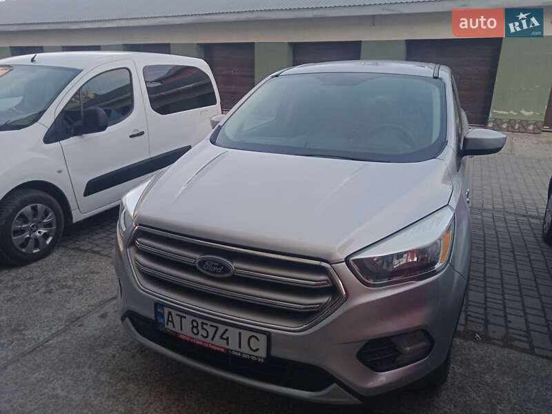 Позашляховик / Кросовер Ford Escape 2017 в Івано-Франківську