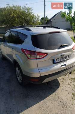 Внедорожник / Кроссовер Ford Escape 2012 в 