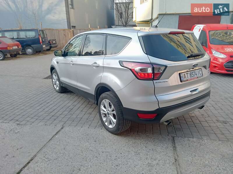 Внедорожник / Кроссовер Ford Escape 2017 в Ивано-Франковске