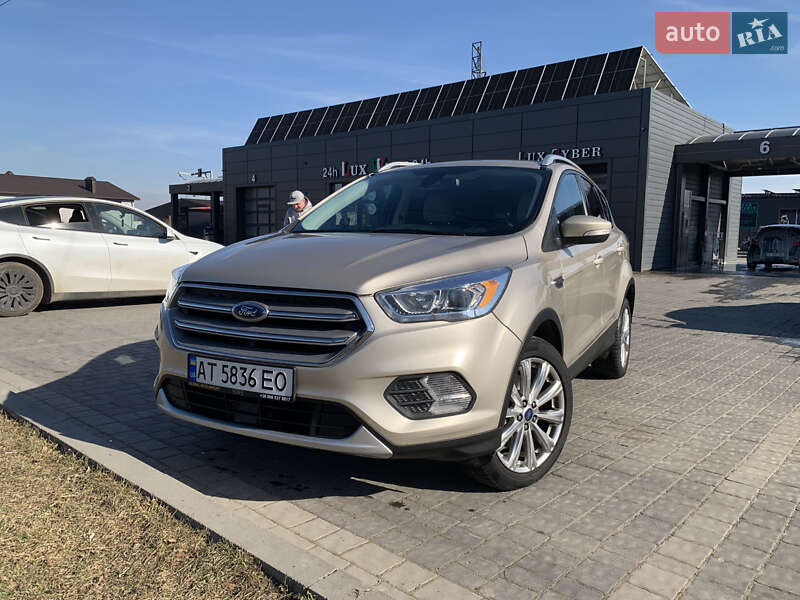 Внедорожник / Кроссовер Ford Escape 2016 в 