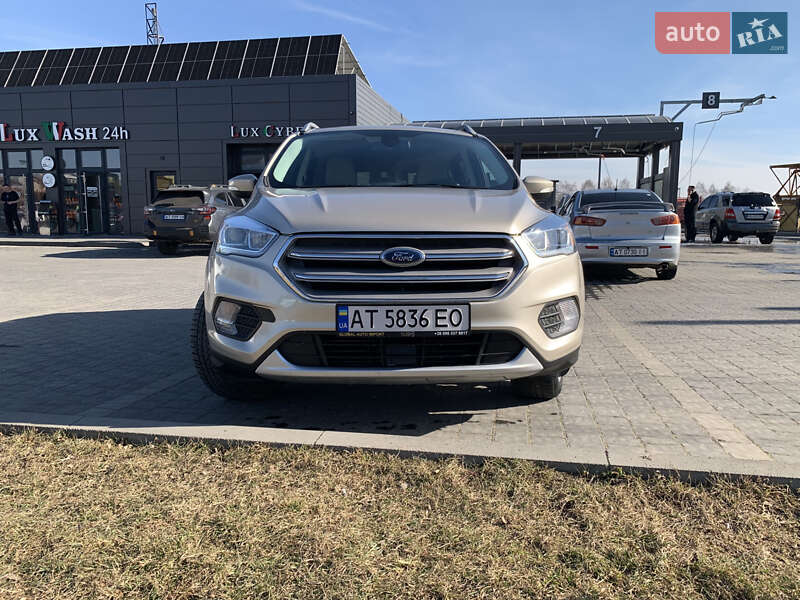 Внедорожник / Кроссовер Ford Escape 2016 в Ивано-Франковске
