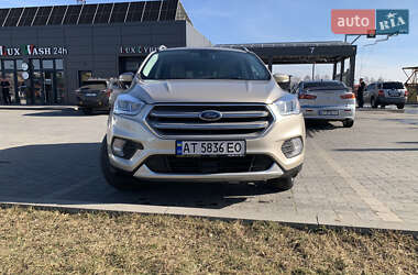 Внедорожник / Кроссовер Ford Escape 2016 в 