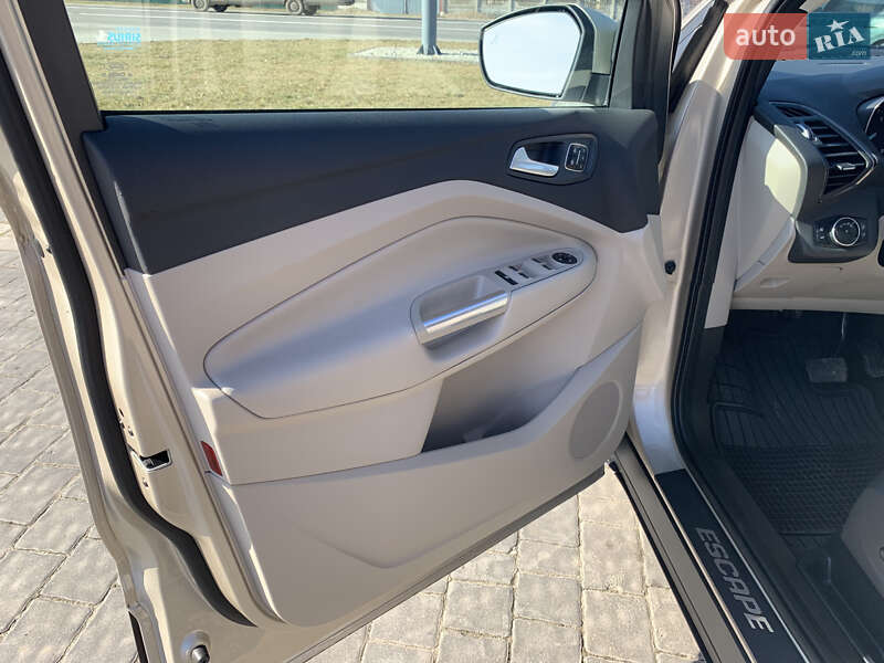 Внедорожник / Кроссовер Ford Escape 2016 в Ивано-Франковске