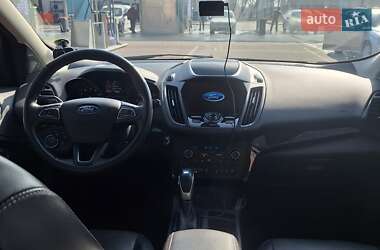 Внедорожник / Кроссовер Ford Escape 2019 в 
