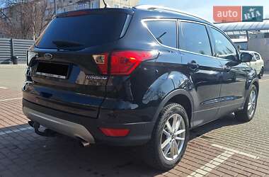 Внедорожник / Кроссовер Ford Escape 2019 в 