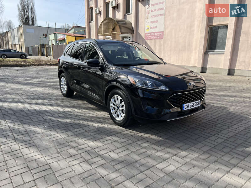 Внедорожник / Кроссовер Ford Escape 2019 в 
