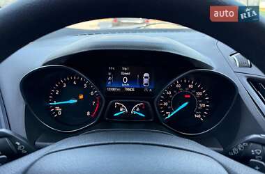 Внедорожник / Кроссовер Ford Escape 2016 в 