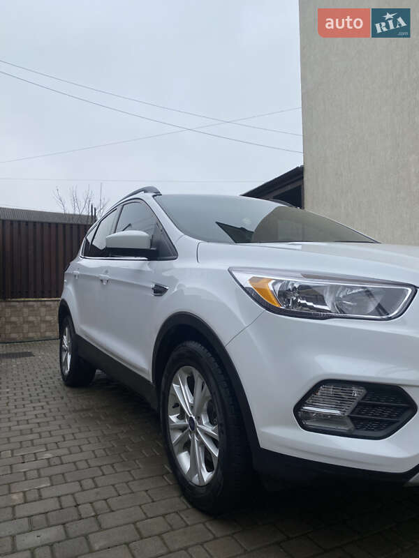 Внедорожник / Кроссовер Ford Escape 2018 в Черновцах