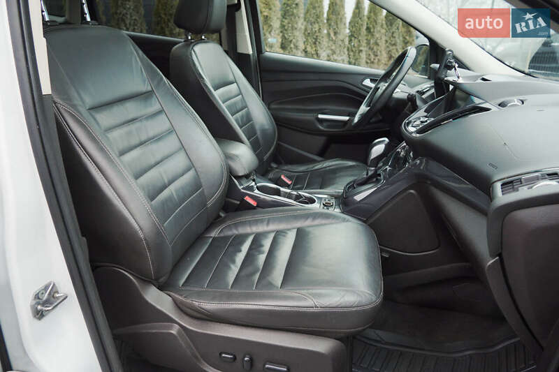 Внедорожник / Кроссовер Ford Escape 2015 в Каменец-Подольском