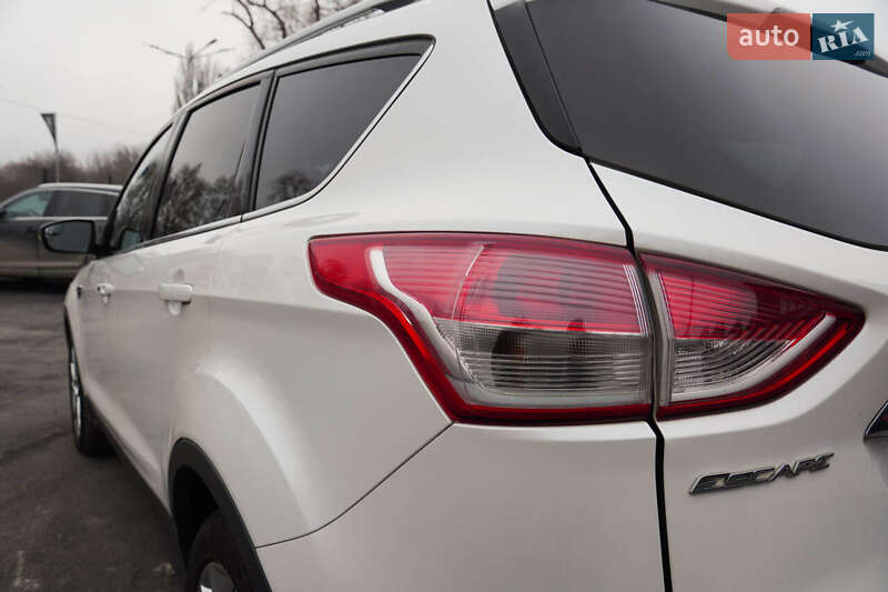 Внедорожник / Кроссовер Ford Escape 2015 в Каменец-Подольском