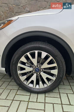 Внедорожник / Кроссовер Ford Escape 2019 в 