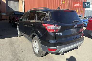 Позашляховик / Кросовер Ford Escape 2018 в 