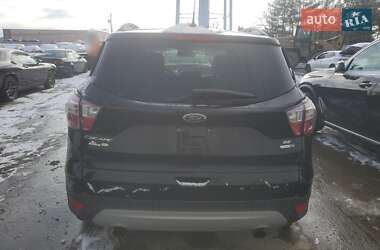 Позашляховик / Кросовер Ford Escape 2018 в 