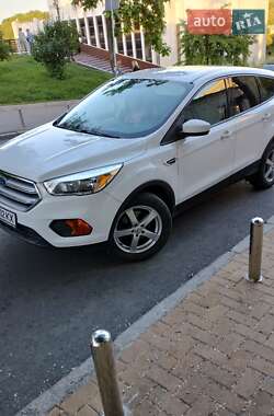 Внедорожник / Кроссовер Ford Escape 2017 в Киеве