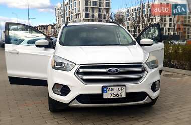 Внедорожник / Кроссовер Ford Escape 2016 в 