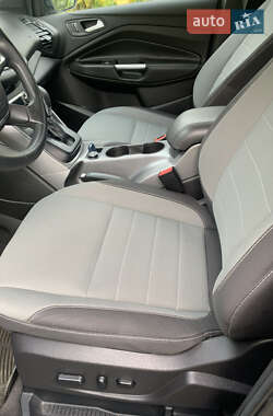 Внедорожник / Кроссовер Ford Escape 2015 в 