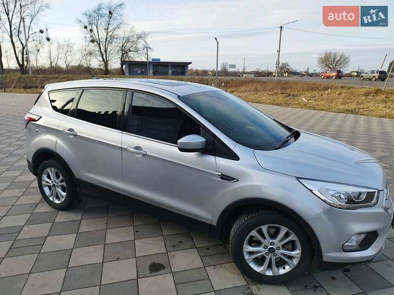 Внедорожник / Кроссовер Ford Escape 2017 в Самборе