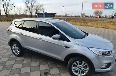Позашляховик / Кросовер Ford Escape 2017 в 