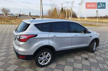 Позашляховик / Кросовер Ford Escape 2017 в 
