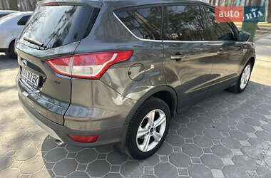 Внедорожник / Кроссовер Ford Escape 2016 в 