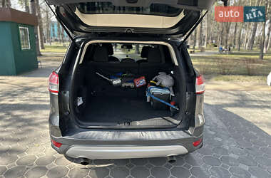 Внедорожник / Кроссовер Ford Escape 2016 в 