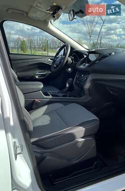 Внедорожник / Кроссовер Ford Escape 2016 в 