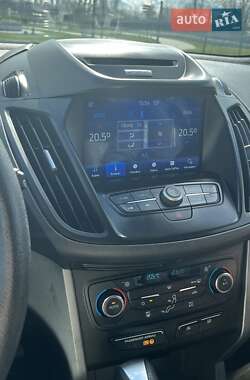 Внедорожник / Кроссовер Ford Escape 2016 в 