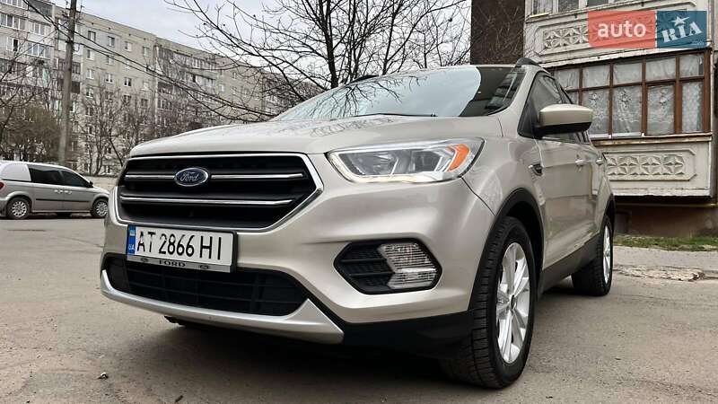 Внедорожник / Кроссовер Ford Escape 2018 в 
