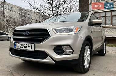 Внедорожник / Кроссовер Ford Escape 2018 в 
