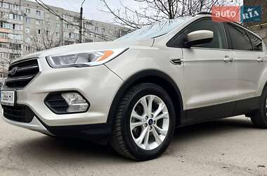 Внедорожник / Кроссовер Ford Escape 2018 в 