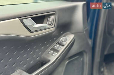 Позашляховик / Кросовер Ford Escape 2020 в 