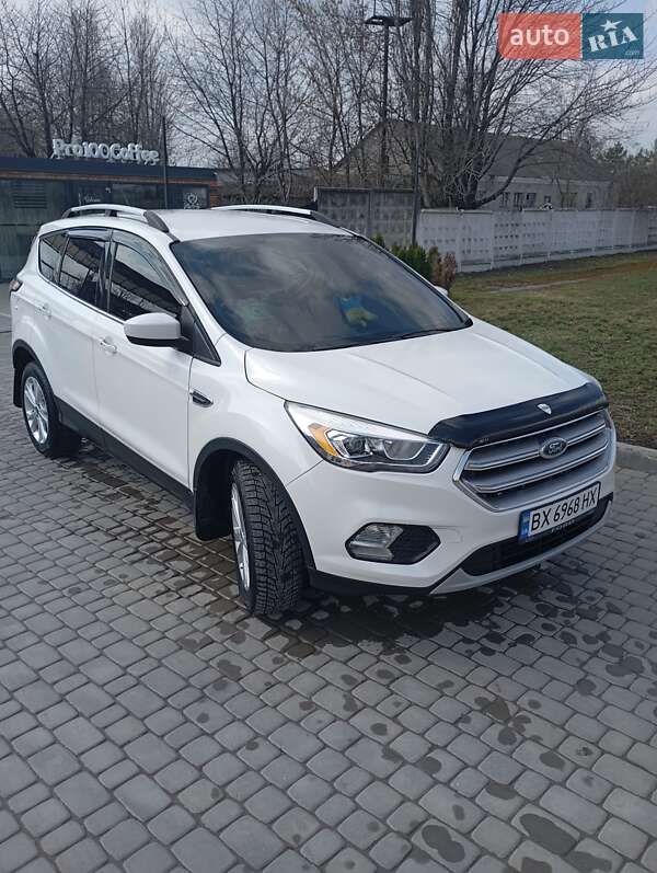 Внедорожник / Кроссовер Ford Escape 2017 в 