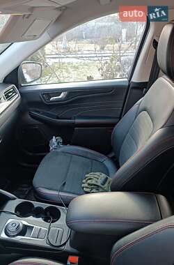 Внедорожник / Кроссовер Ford Escape 2021 в 