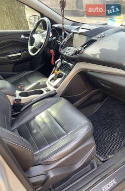 Внедорожник / Кроссовер Ford Escape 2012 в 