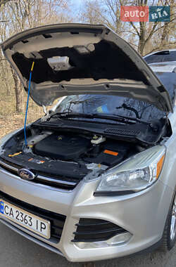 Внедорожник / Кроссовер Ford Escape 2012 в 