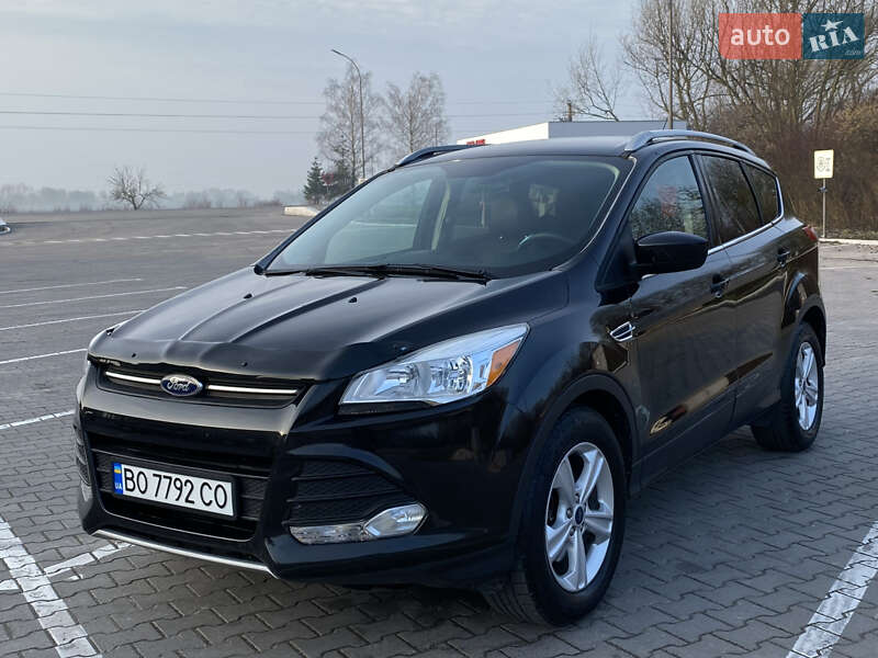 Позашляховик / Кросовер Ford Escape 2015 в 
