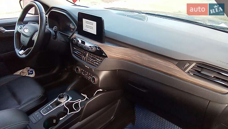 Внедорожник / Кроссовер Ford Escape 2020 в Городне