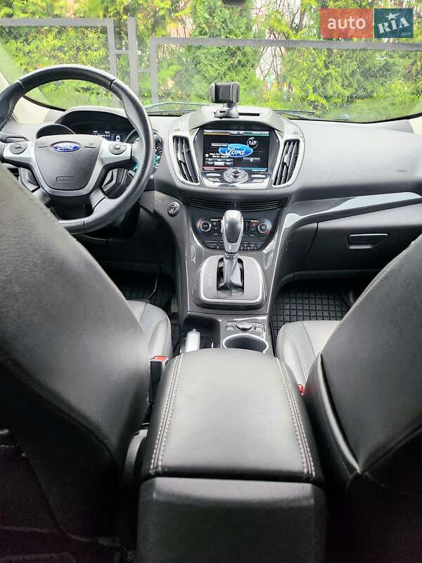 Внедорожник / Кроссовер Ford Escape 2013 в Софиевской Борщаговке