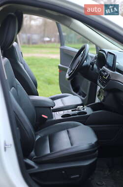 Внедорожник / Кроссовер Ford Escape 2019 в 
