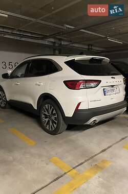 Внедорожник / Кроссовер Ford Escape 2019 в 