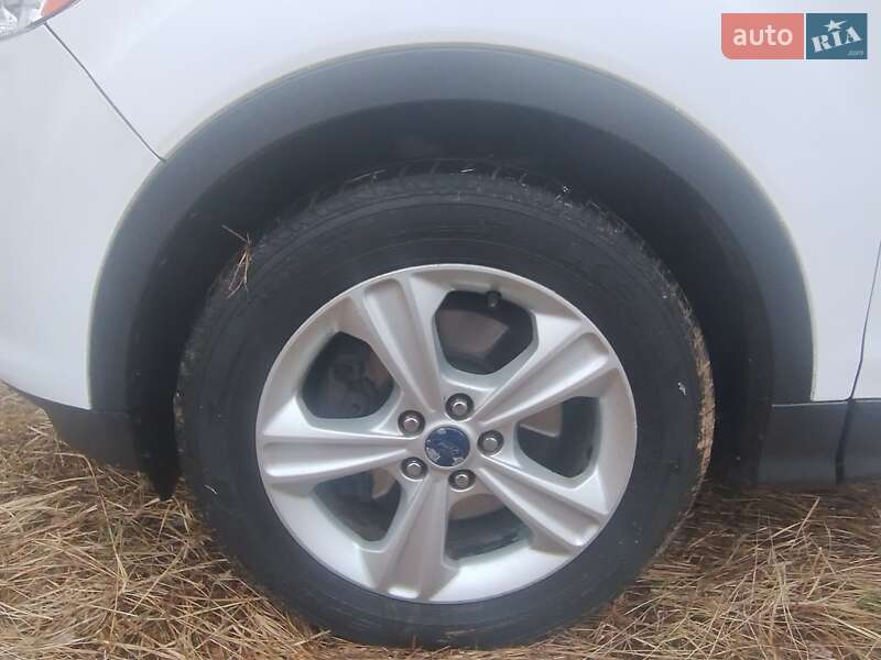 Внедорожник / Кроссовер Ford Escape 2014 в Чернигове