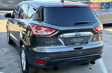 Внедорожник / Кроссовер Ford Escape 2015 в 